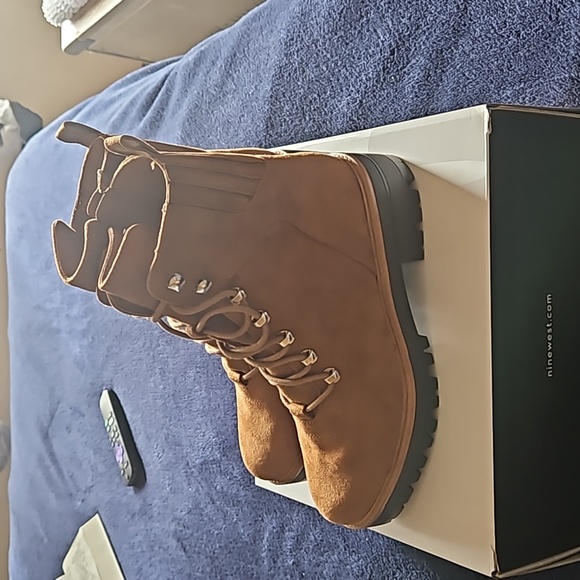 Nine west ankle booties size 7 1/2  very comfortable brand new with box - Picture 4 of 4